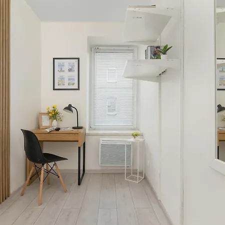 Bright With The Perfect Space For Remote Working By Renters Apartament Chorzów