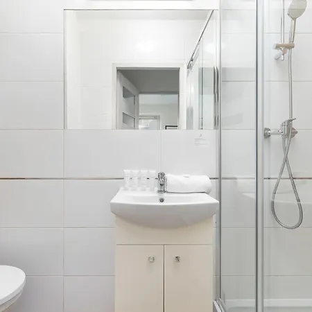 Bright With The Perfect Space For Remote Working By Renters Apartament